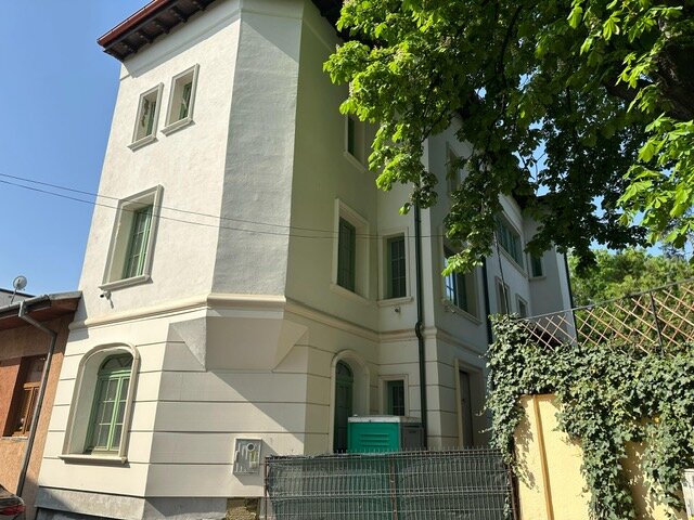 Carol vizavi Parc zona discreta superba 2 min. Parc Casa uluitor de cocheta